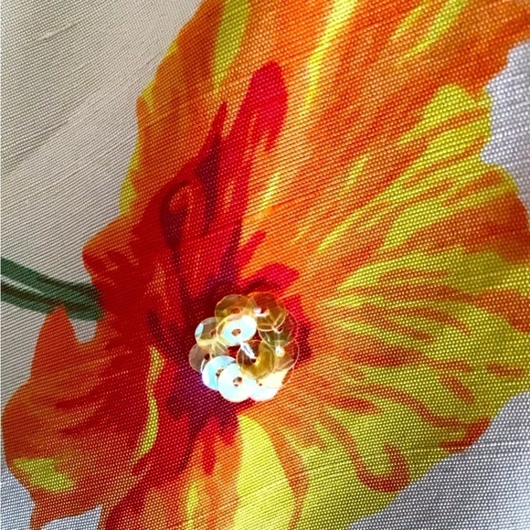 Beautiful,rich colored 100% silk top by Novello-Bloom size 10.  EUC - Picture 3 of 10